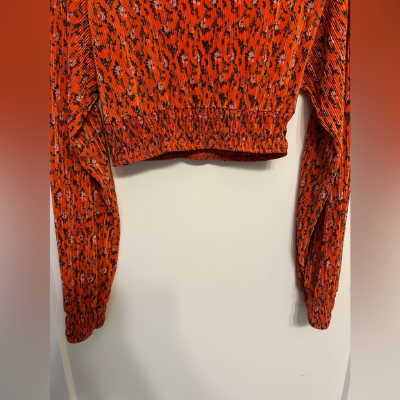 Urban Outfitters Cropped Plisse Wrap Top - Picture 9 of 9